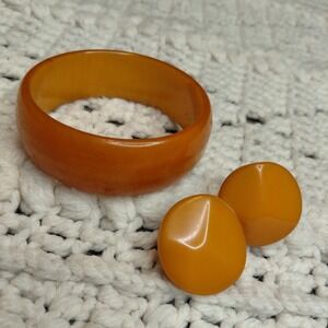 Vtg Butterscotch Bakelite Bangle Bracelet 1" Wide & Matching Screw Back Earrings